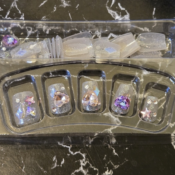 🍒🍒 24 Pieces Gem Press On Nails❗️Final Price❗️ - Picture 4 of 4